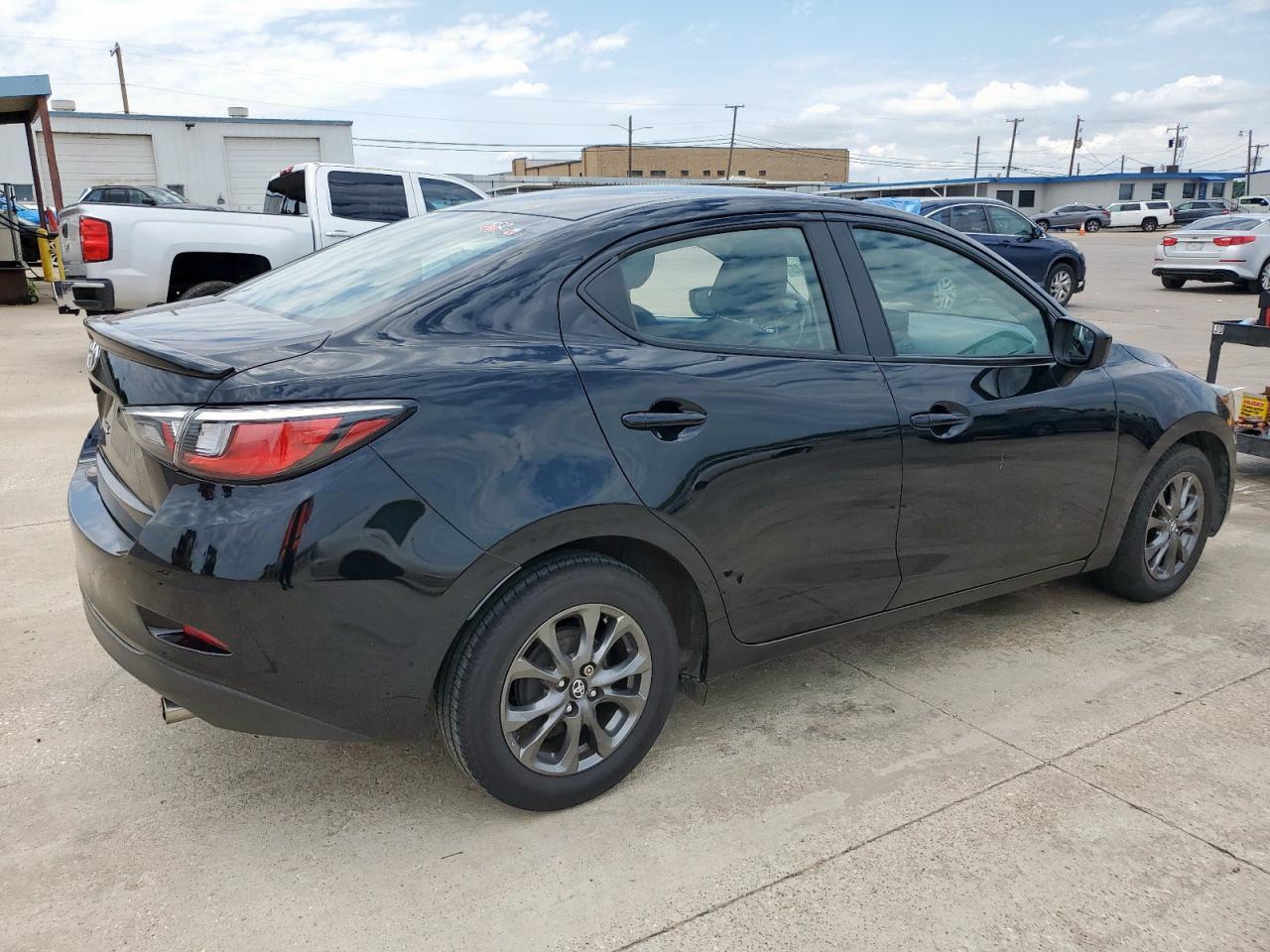 2020 Toyota Yaris L - Фото 3