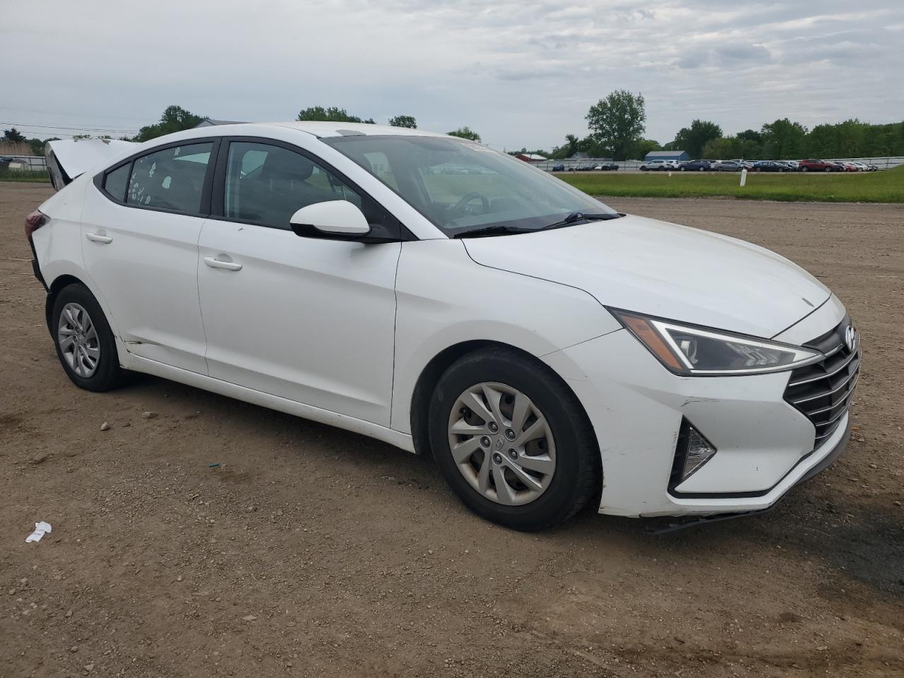 2019 Hyundai Elantra Se - Image 4
