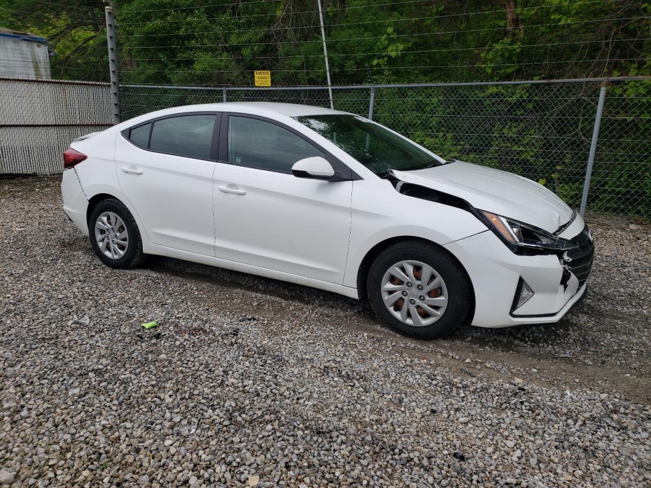 2020 Hyundai Elantra Se - Image 4
