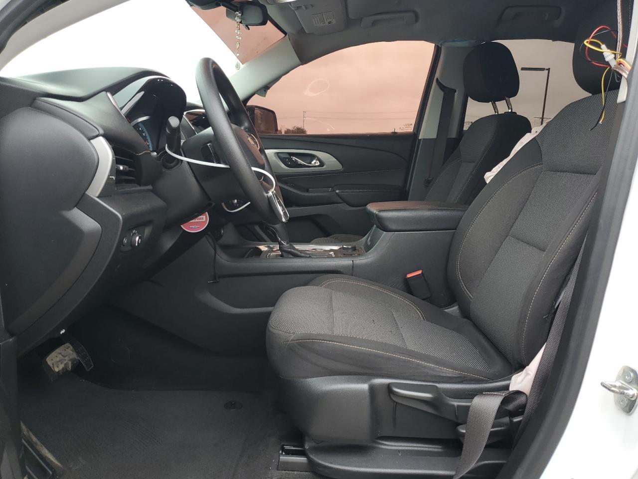 2020 Chev Traverse Ls - Фото 7
