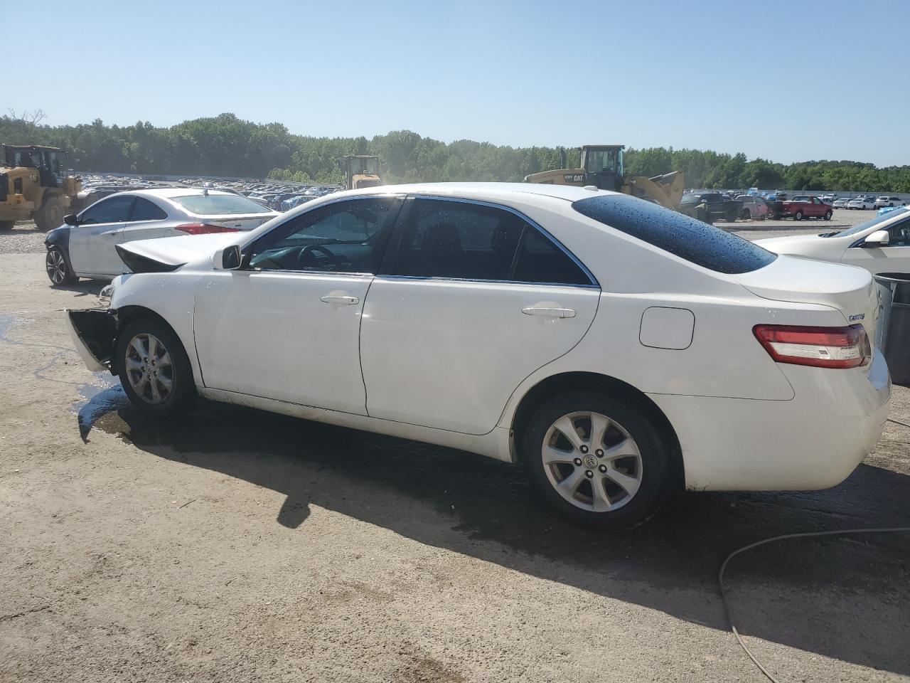 2010 Toyota Camry Base - Фото 2