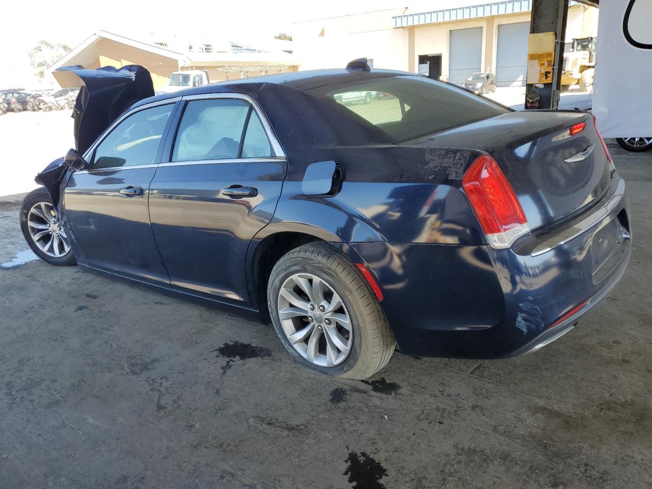 2015 Chrysler 300 Limited - Фото 2