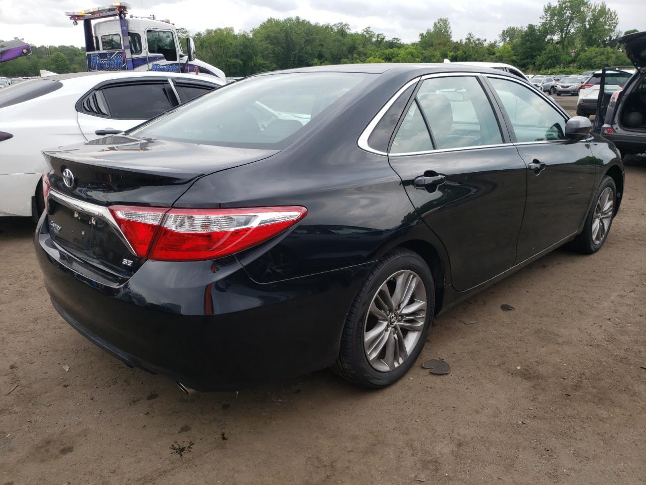 2016 Toyota Camry Le - Фото 3