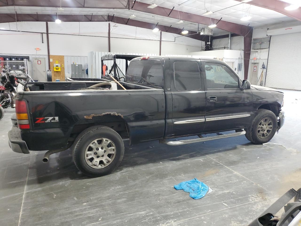 2005 GMC New Sierra K1500 - Image 3