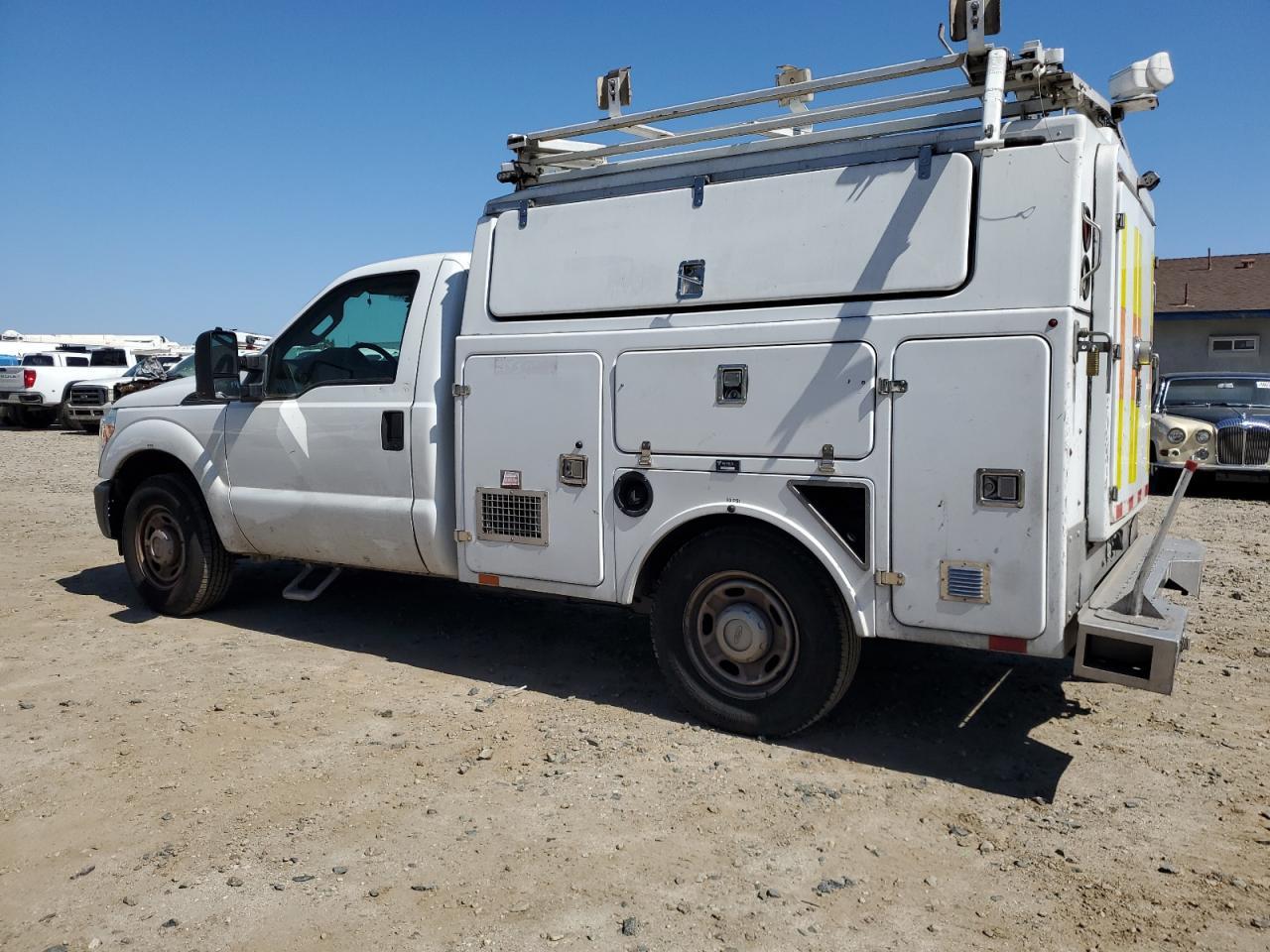 2013 Ford F350 Super Duty - Фото 2