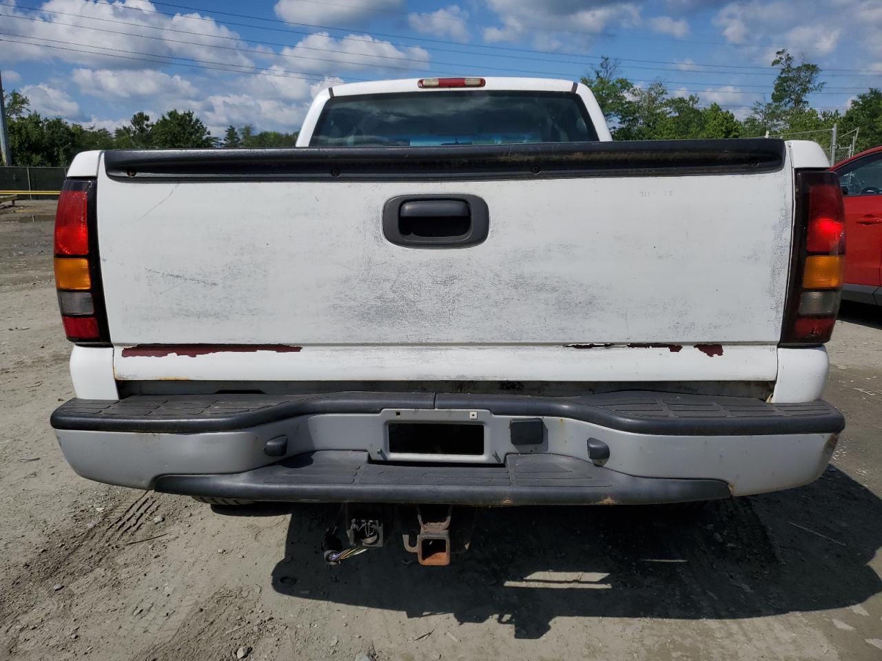 2005 GMC New Sierra C1500 - Image 6