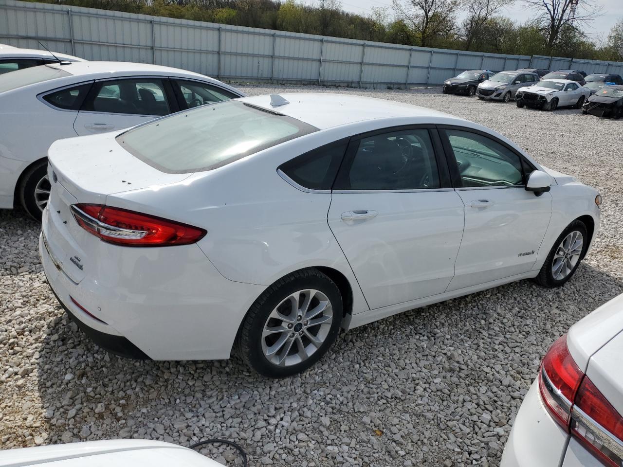 2019 Ford Fusion Se - Image 3