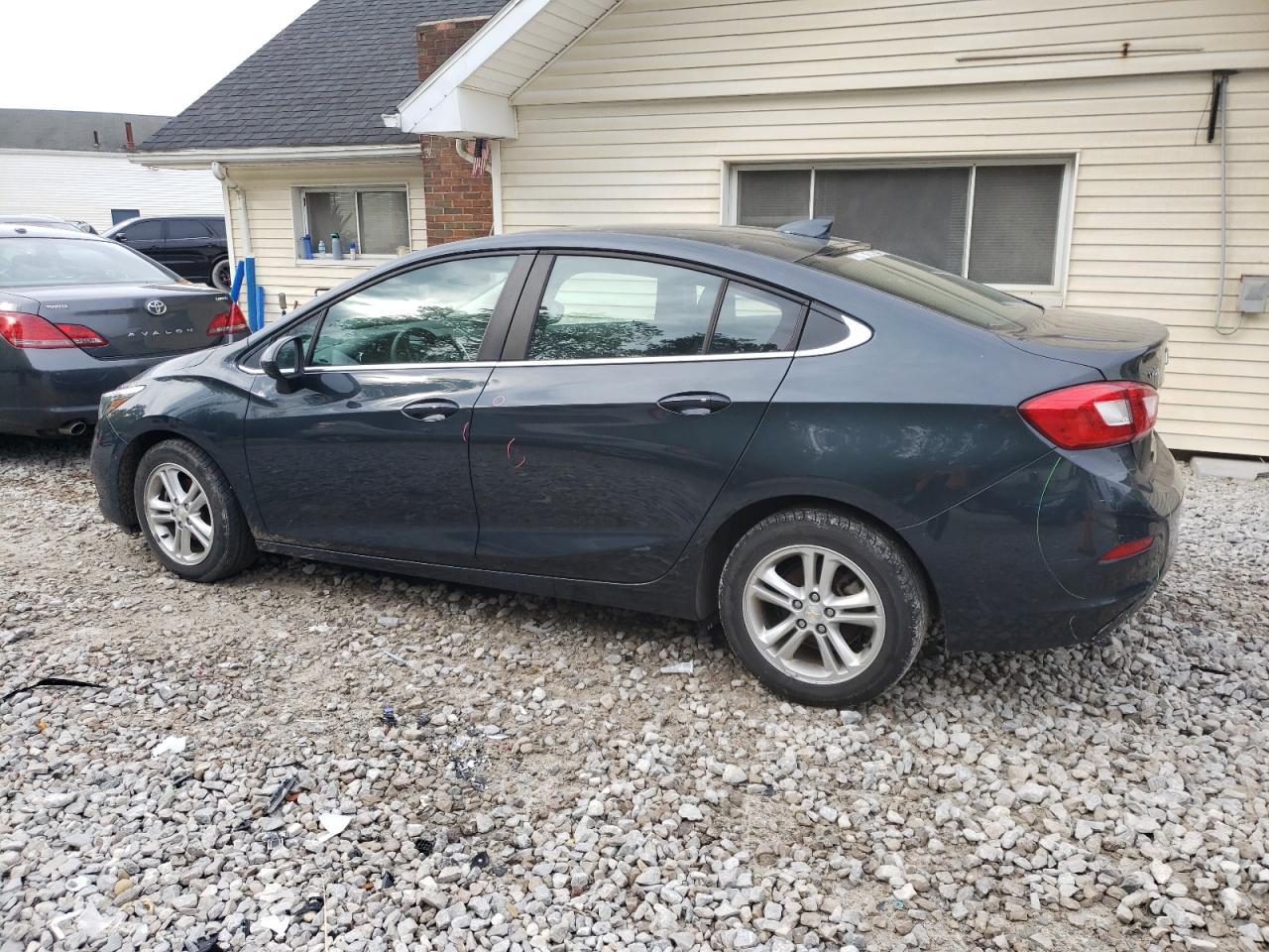 2018 Chevrolet Cruze Lt - Image 2