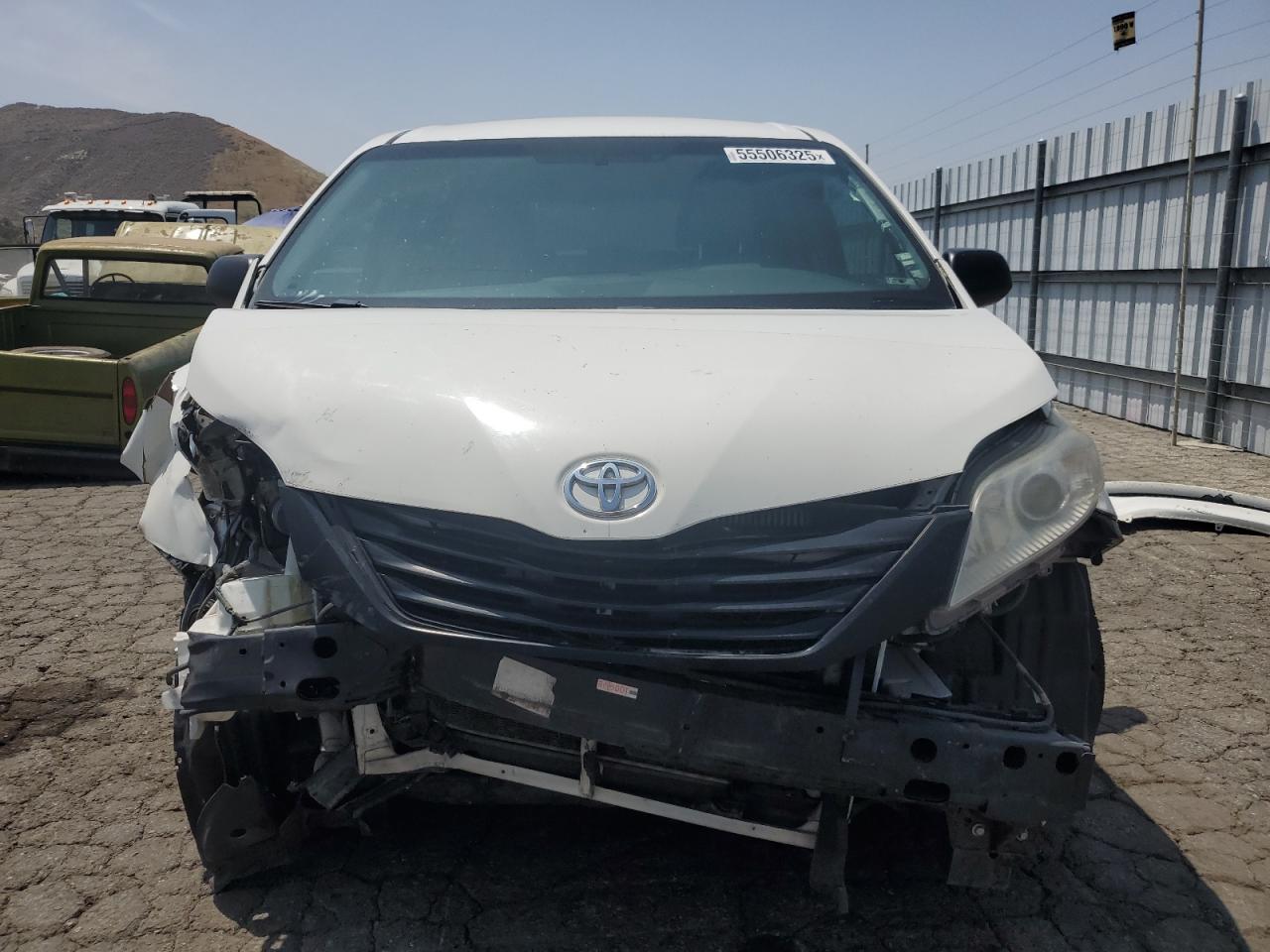 2015 Toyota Sienna - Фото 5