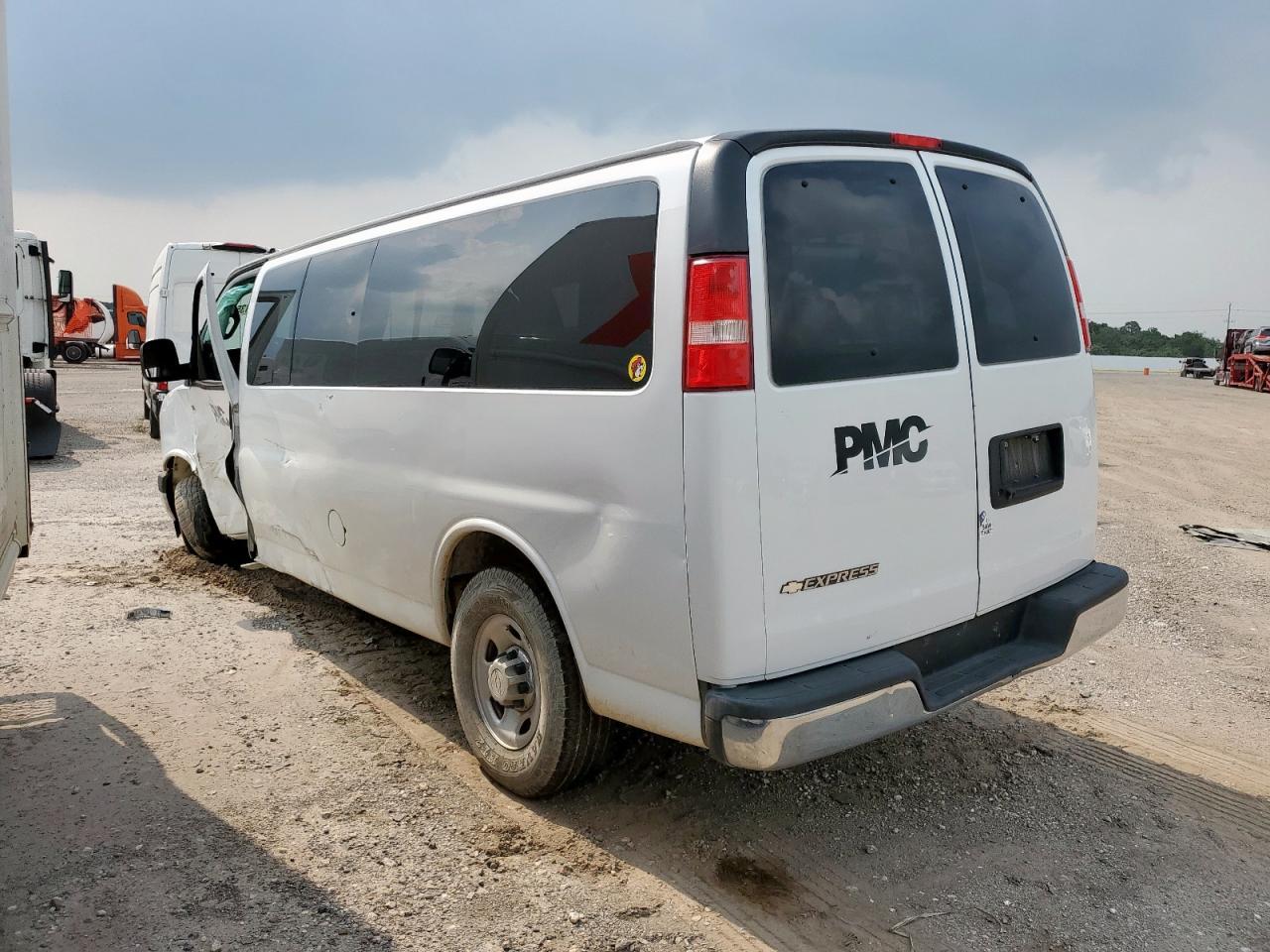 2020 Chevrolet Express G3500 Lt - Image 2