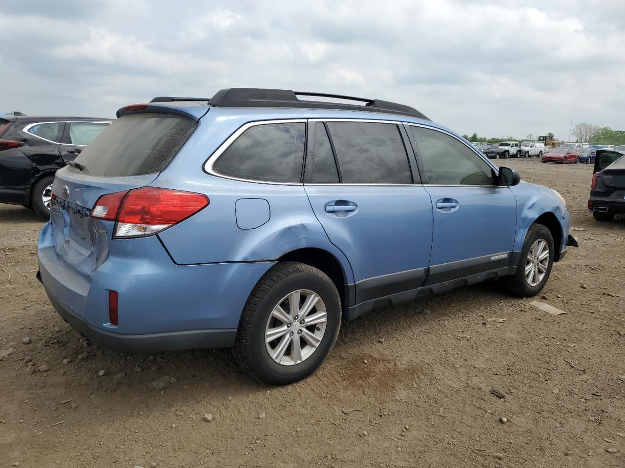 2010 Subaru Outback 2.5I - Image 3