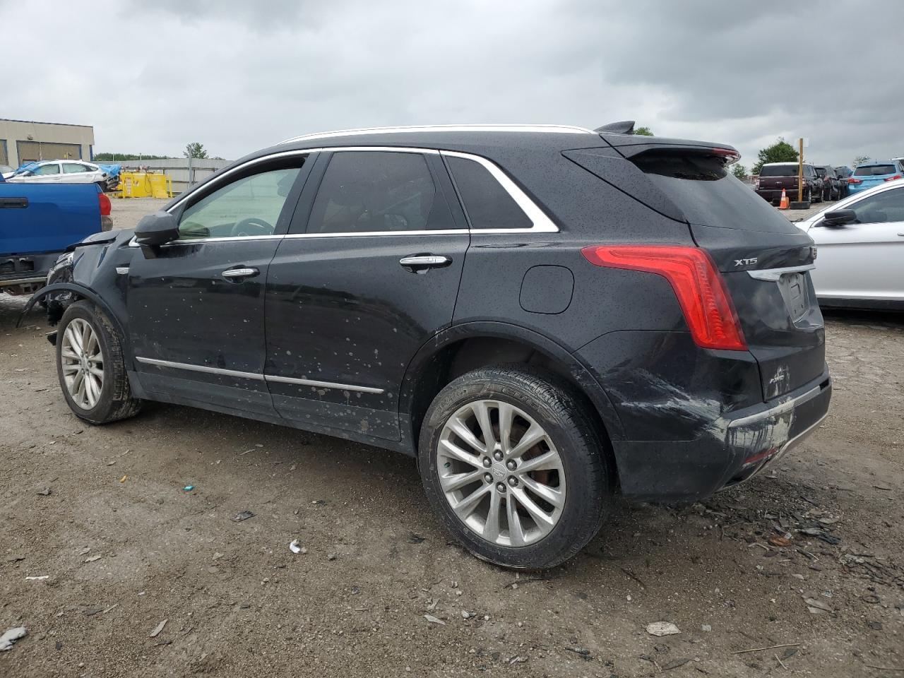 2017 Cadillac Xt5 Platinum - Image 2
