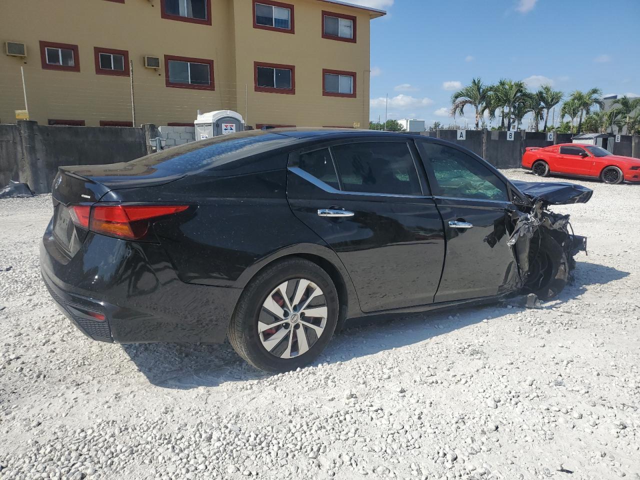 2019 Nissan Altima S - Фото 3