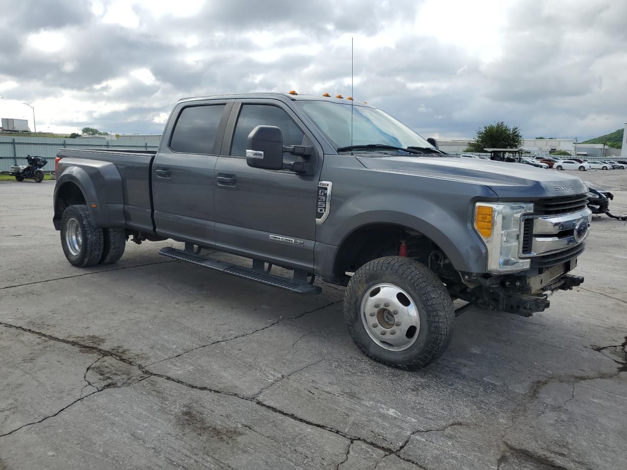 2017 Ford F350 Super Duty - Фото 4