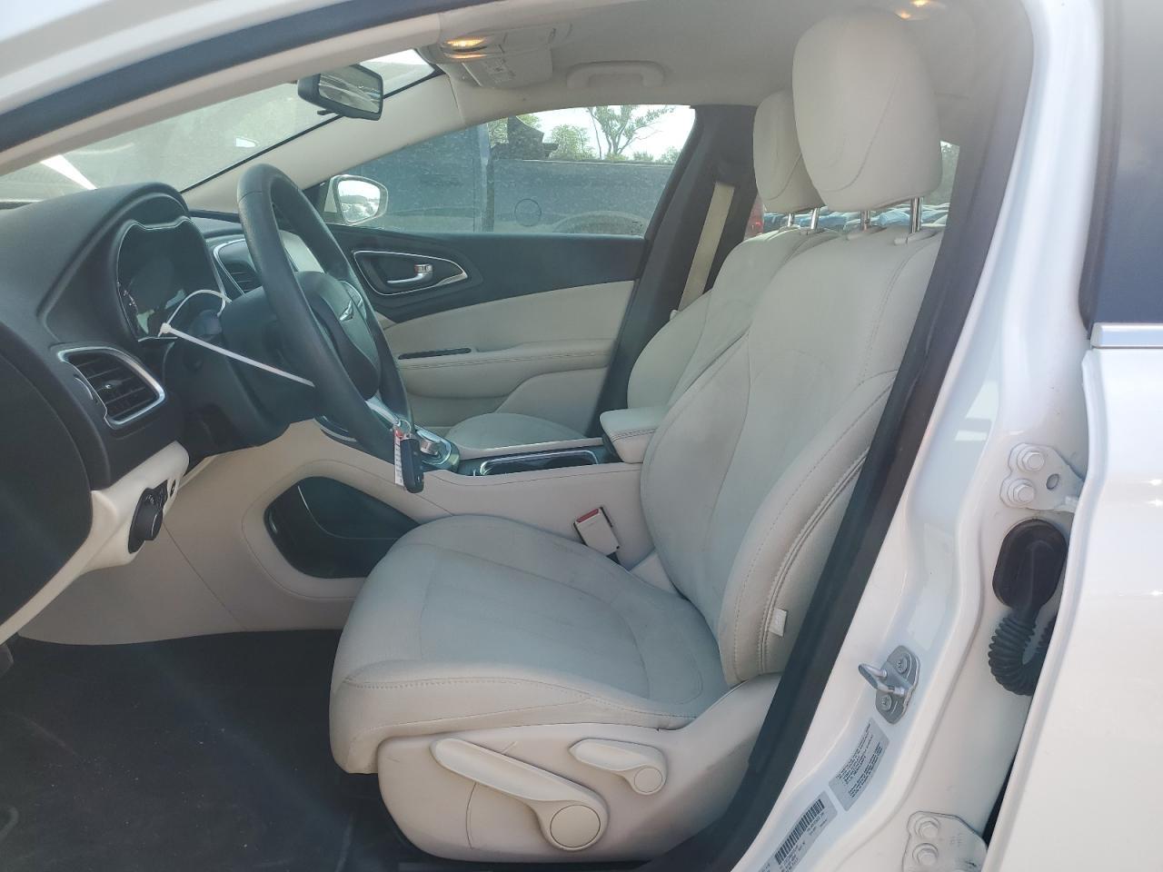 2016 Chrysler 200 Limited - Фото 7