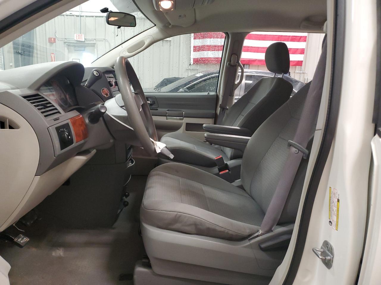 2008 Chrysler Town & Country Lx - Фото 7