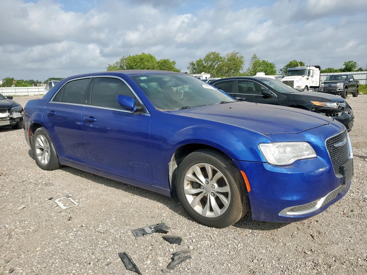2018 Chrysler 300 Touring - Image 4