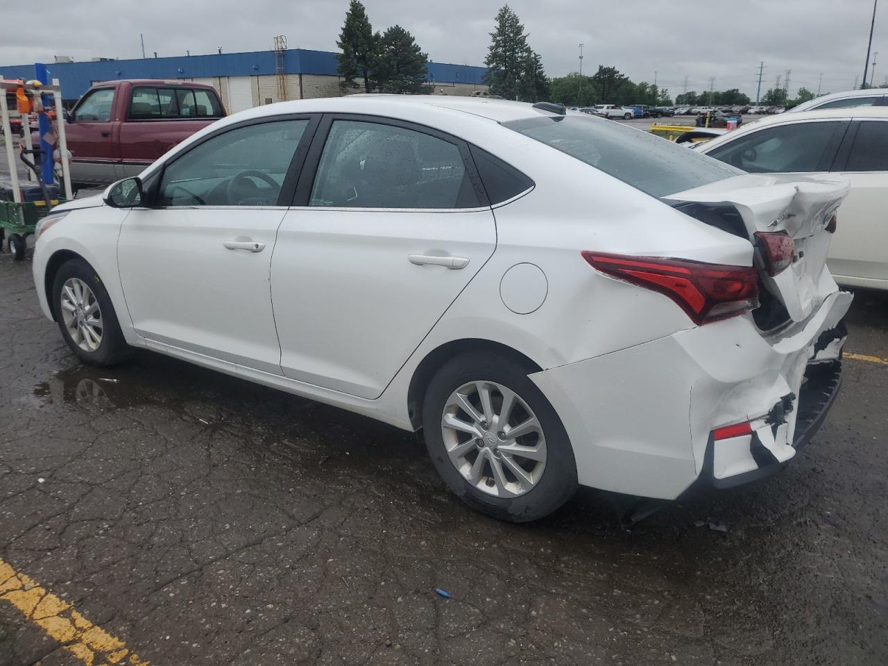 2021 Hyundai Accent Se - Фото 2