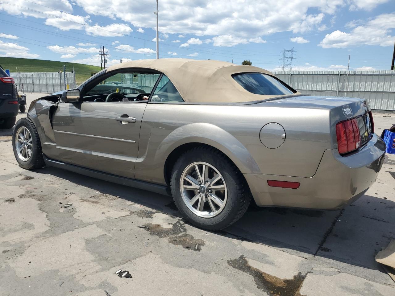 2005 Ford Mustang - Фото 2