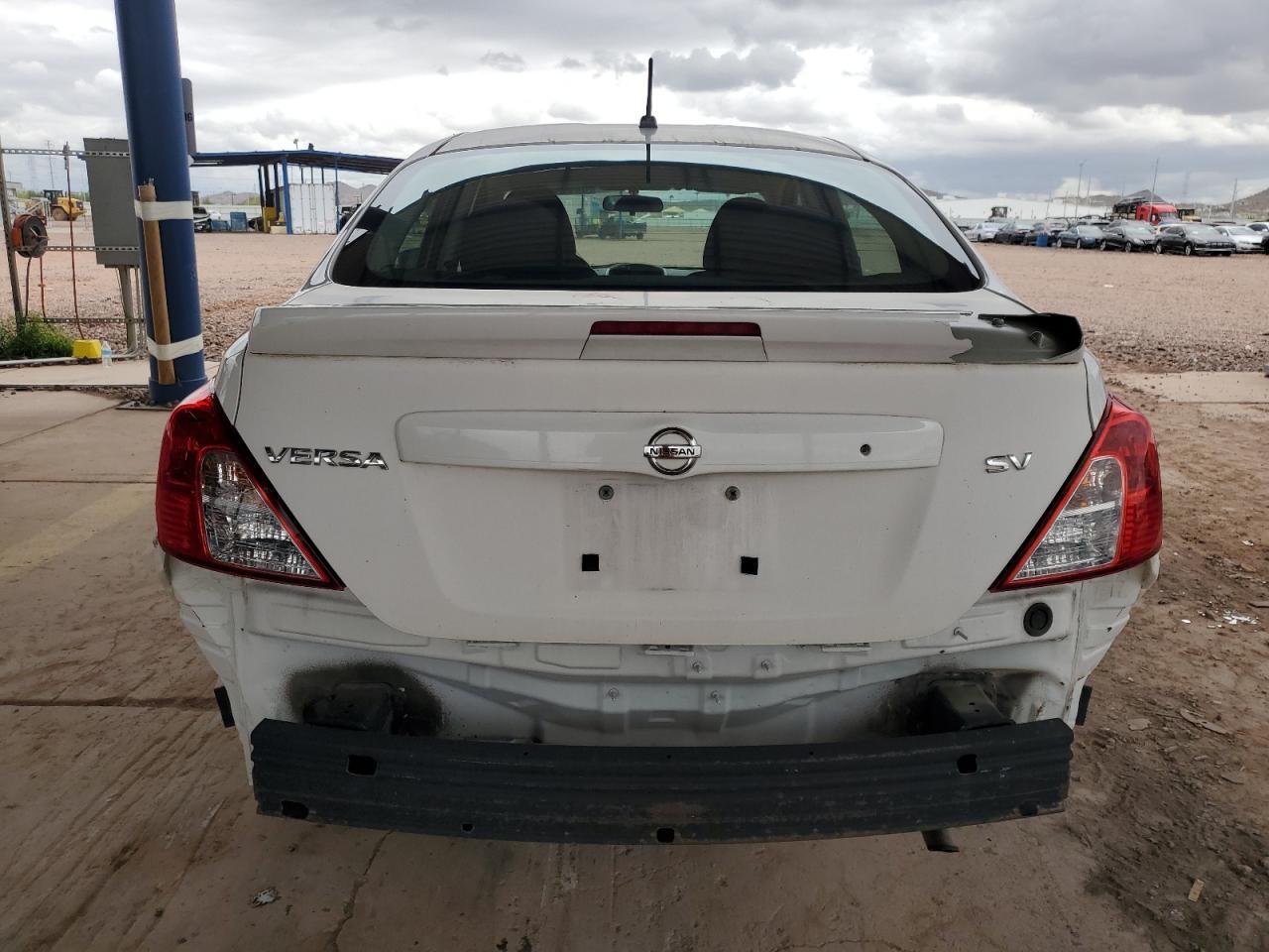 2017 Nissan Versa S - Фото 6