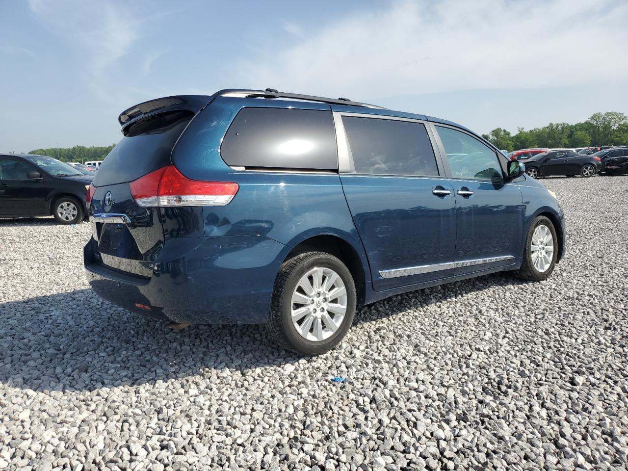 2011 Toyota Sienna Xle - Image 3