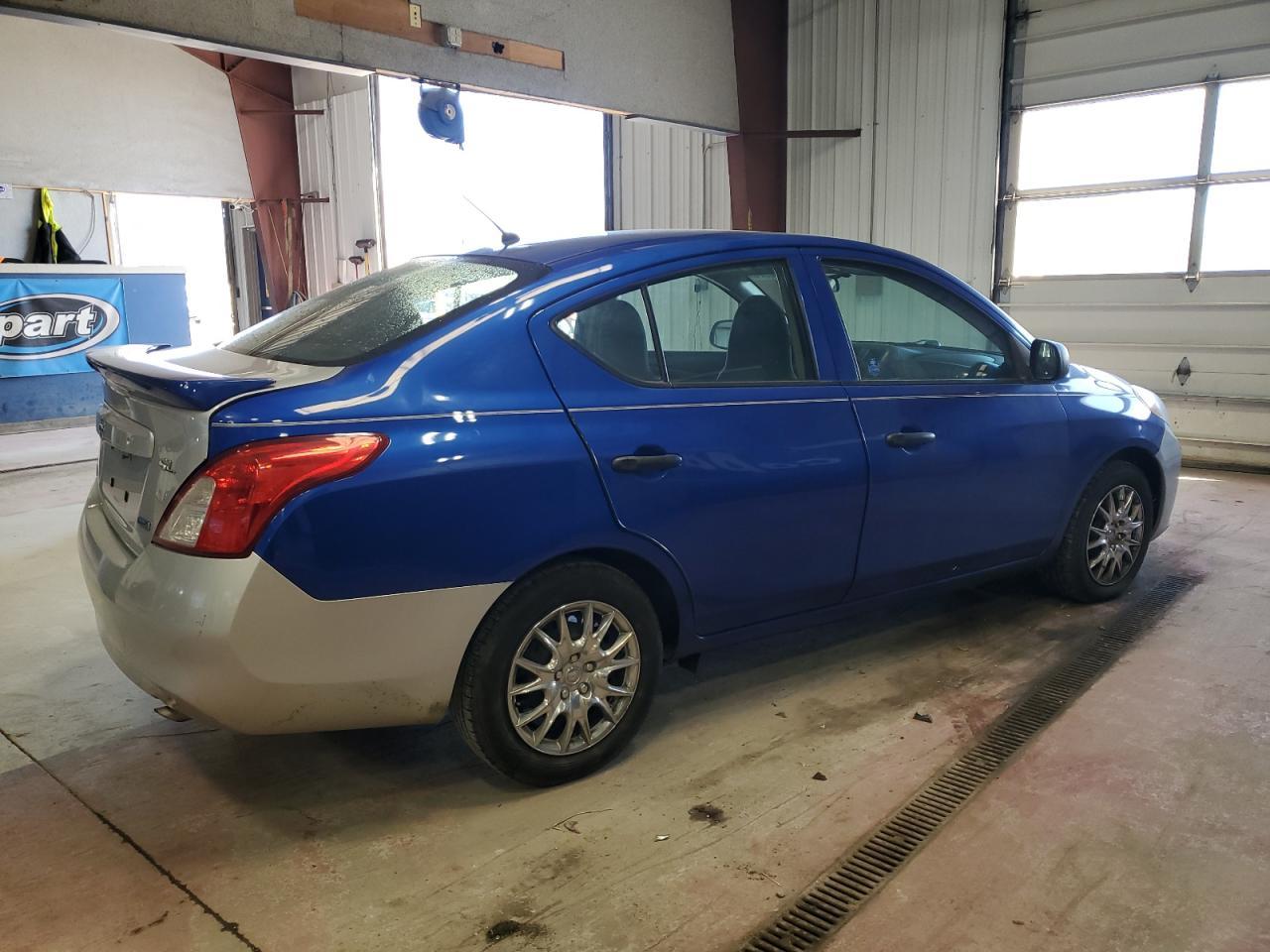 2013 Nissan Versa S - Фото 3