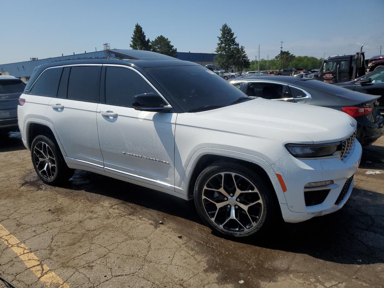 2022 Jeep Grand Cherokee Summit - Image 4