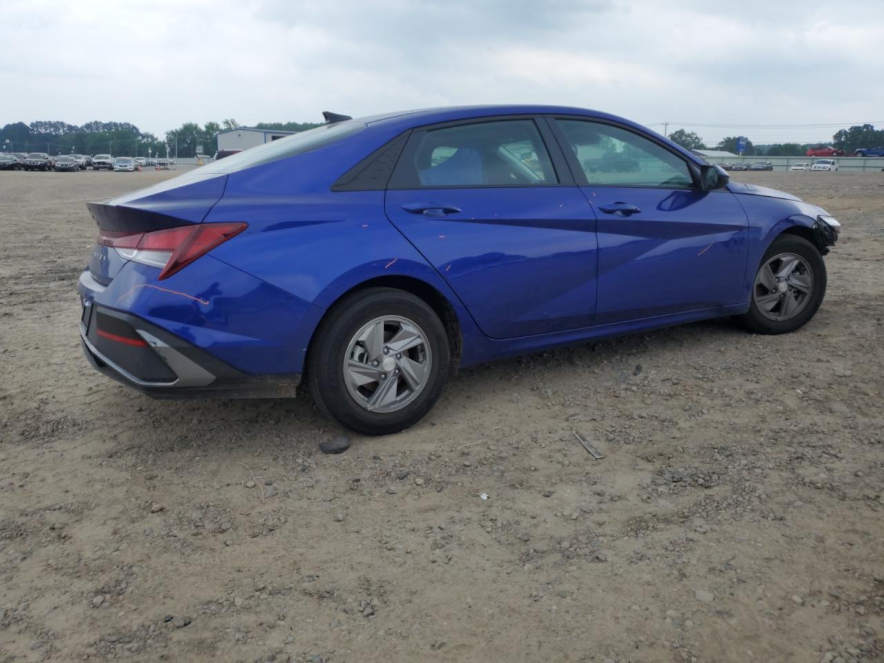 2025 Hyundai Elantra Se - Image 3