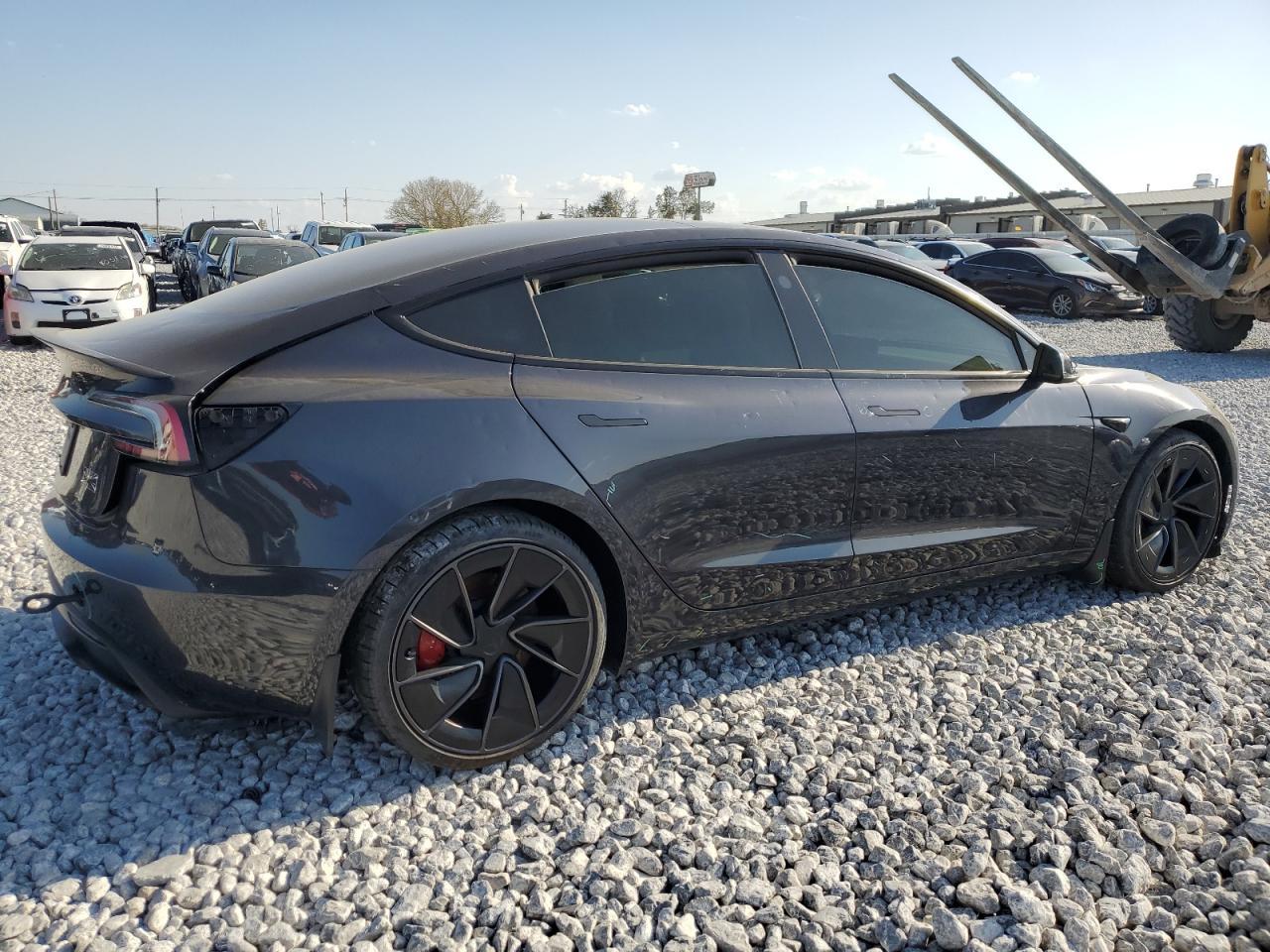 2024 Tesla Model 3 - Фото 3