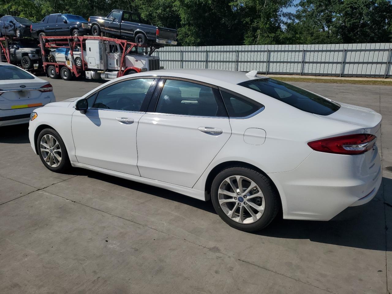 2020 Ford Fusion Se - Фото 2