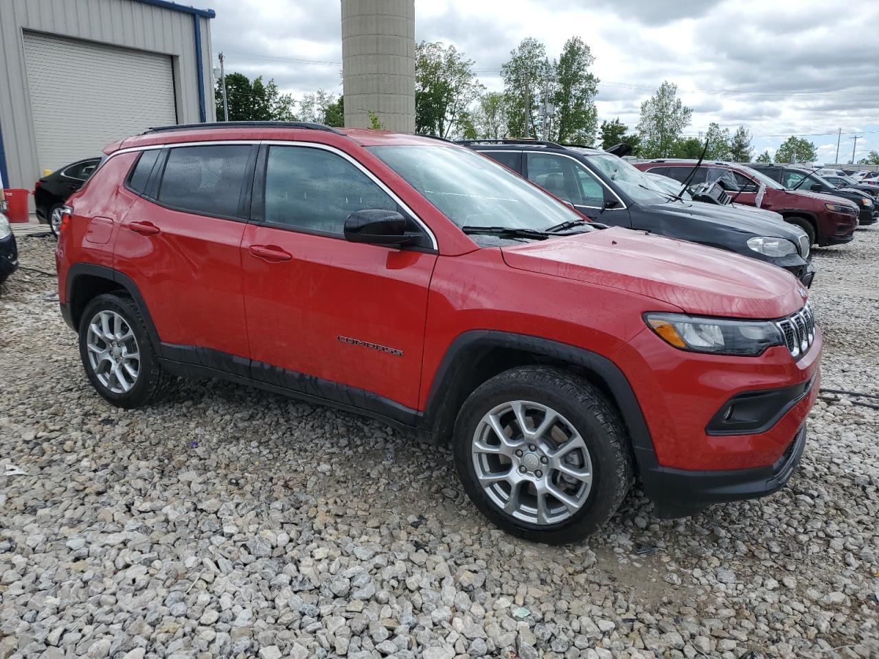 2023 Jeep Compass Latitude Lux - Image 4