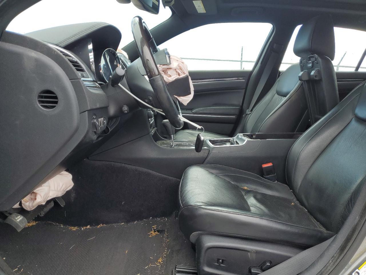 2011 Chrysler 300C - Image 7