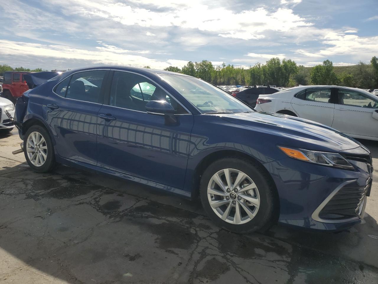 2024 Toyota Camry Le - Фото 4