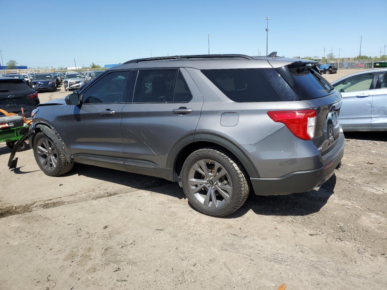 2021 Ford Explorer Xlt - Фото 2