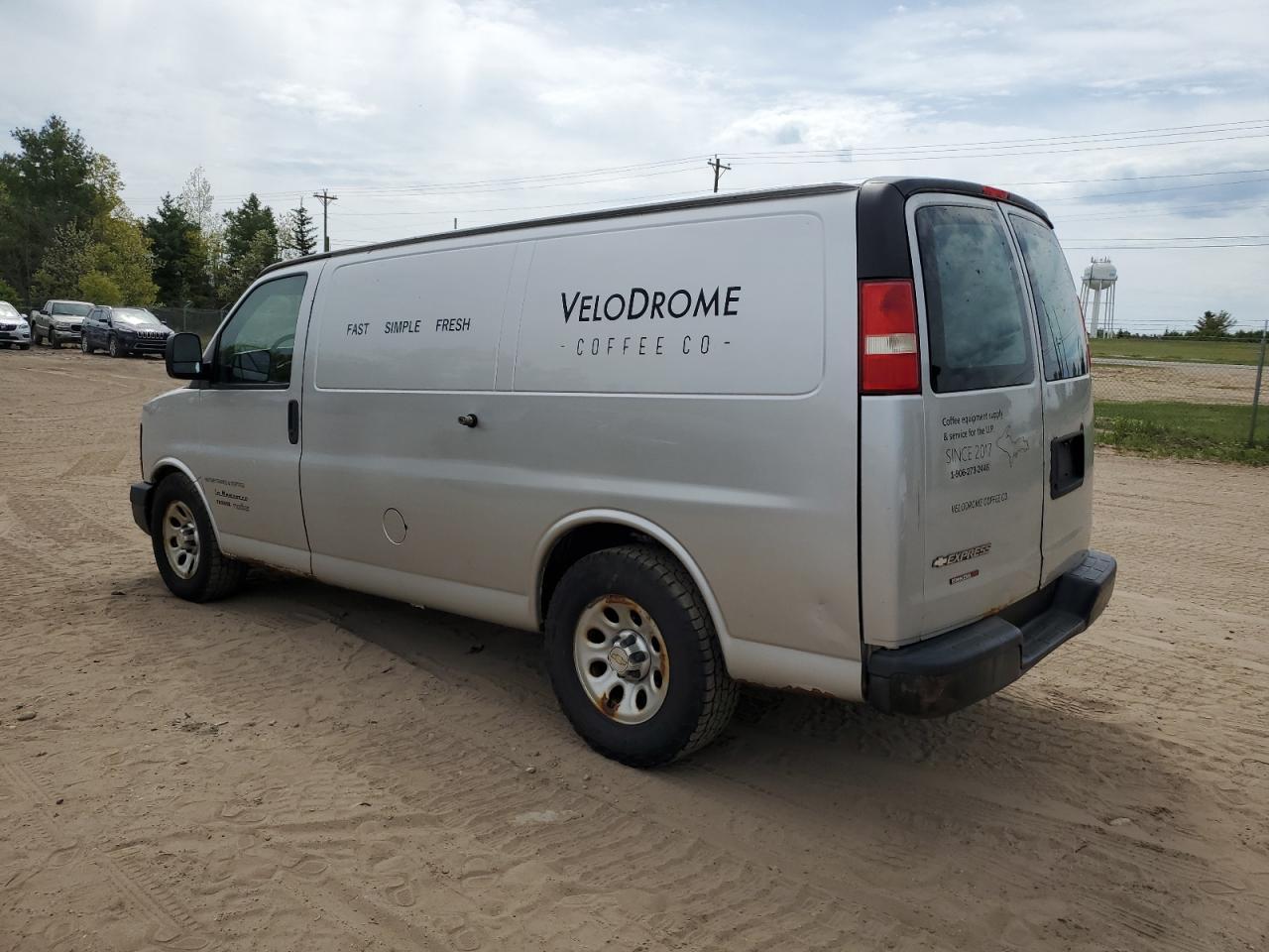 2011 Chevrolet Express G1500 - Фото 2
