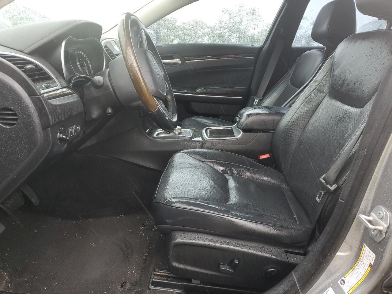 2016 Chrysler 300C - Image 7