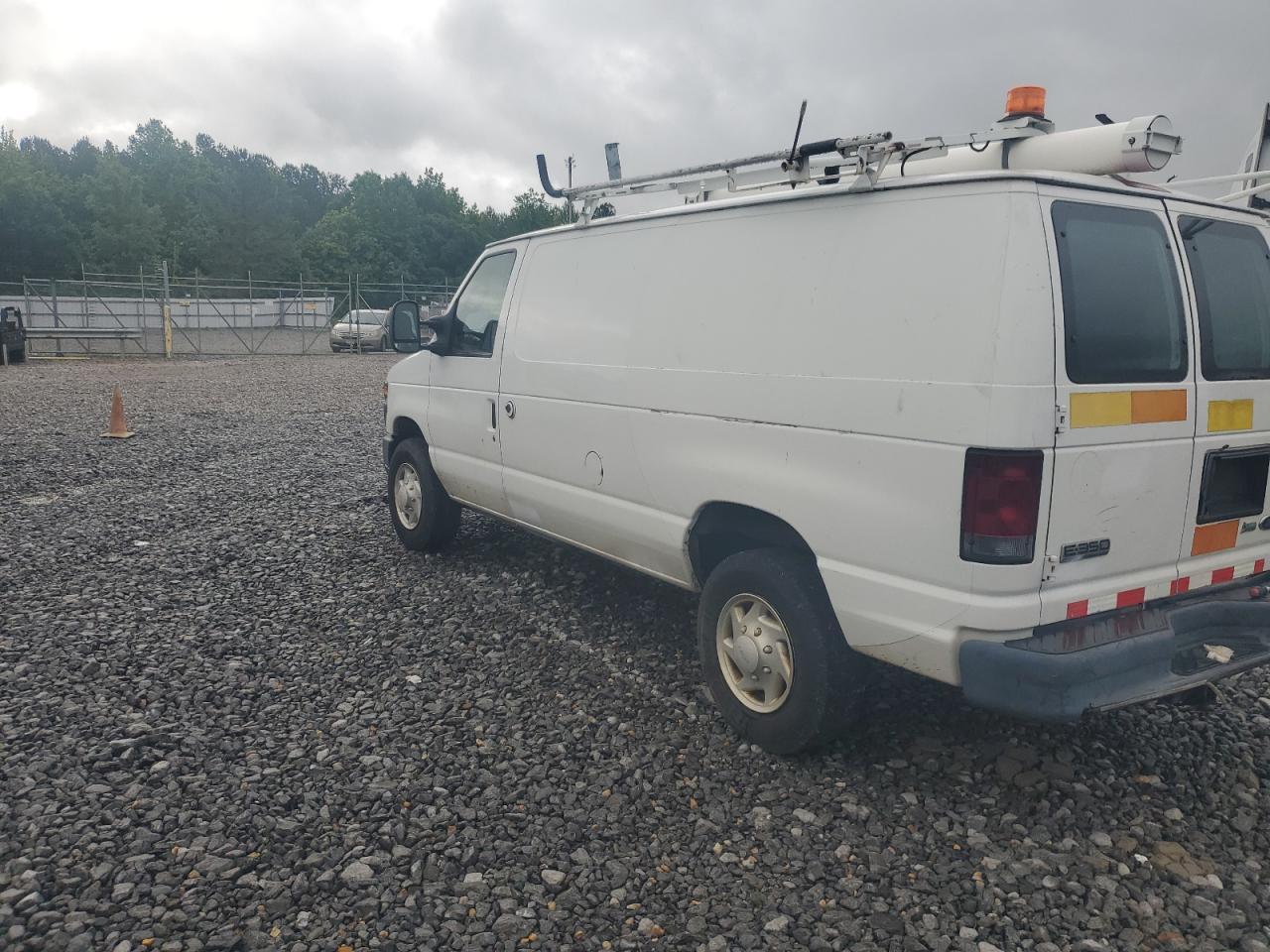 2009 Ford Econoline E350 Super Duty Van - Image 3