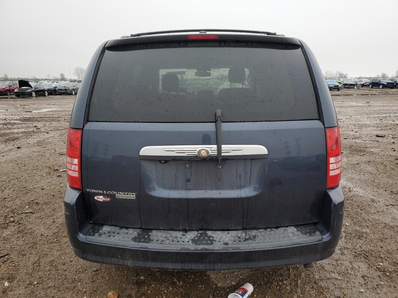 2008 Chrysler Town & Country Touring - Image 6