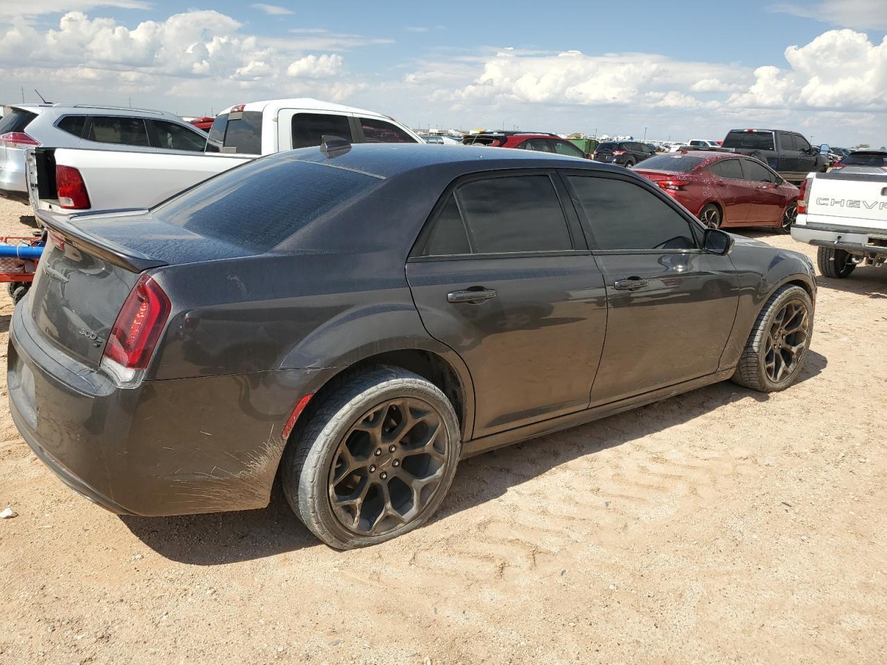2017 Chrysler 300 S - Фото 3