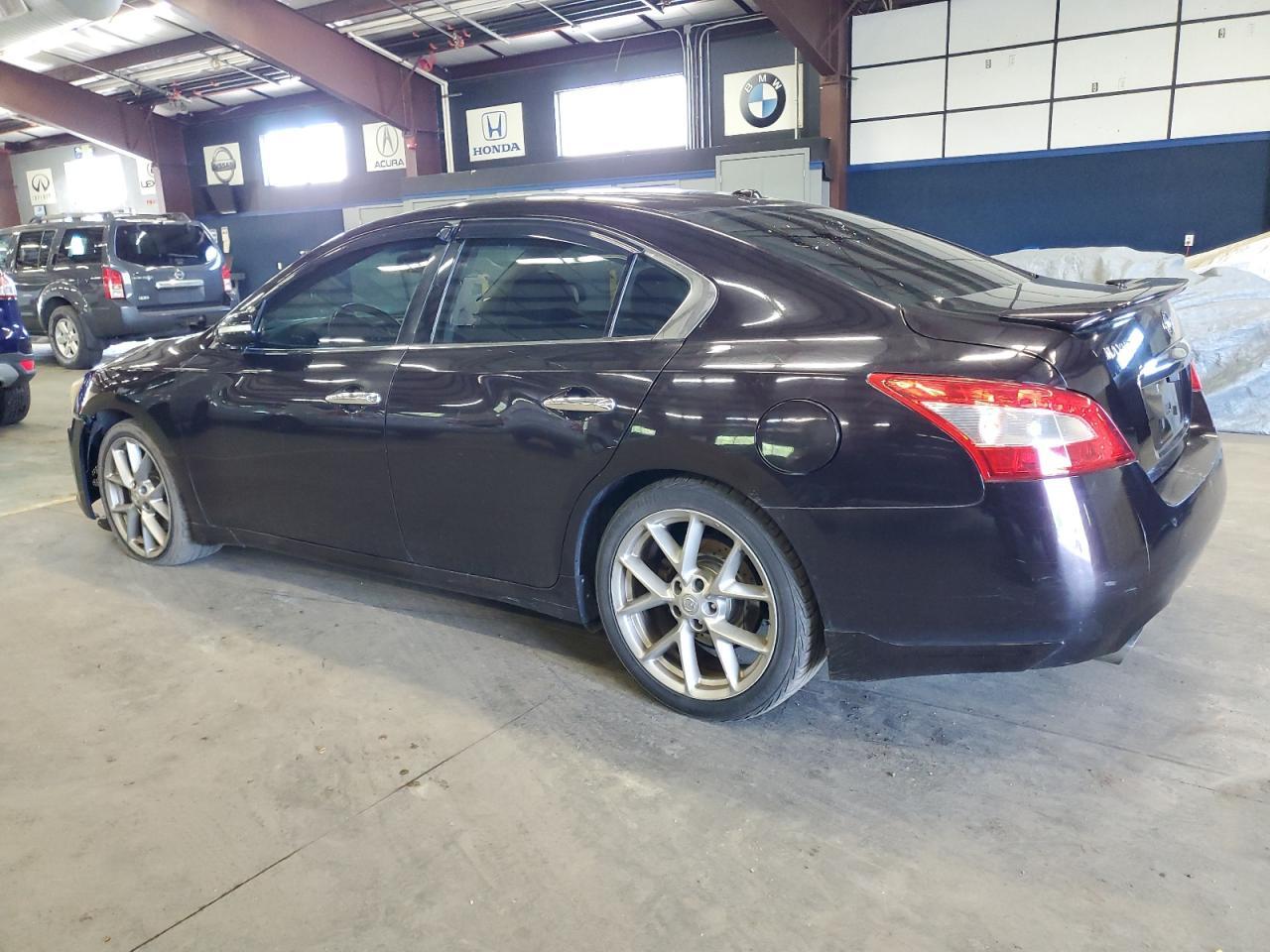 2010 Nissan Maxima S - Image 2
