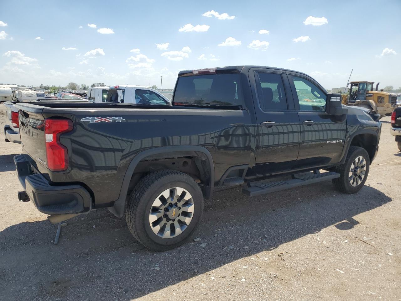 2021 Chevrolet Silverado K2500 Custom - Фото 3