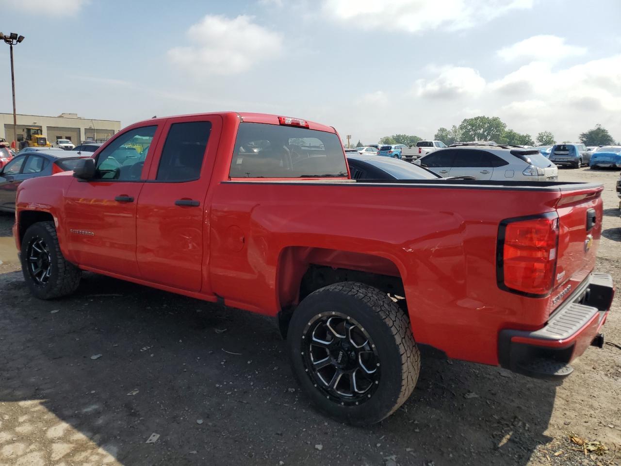2018 Chevrolet Silverado C1500 Custom - Фото 2