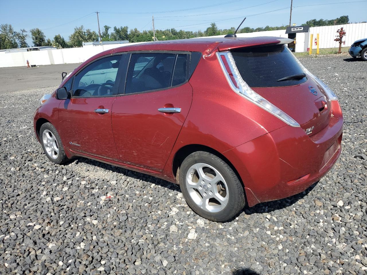 2015 Nissan Leaf S - Image 2