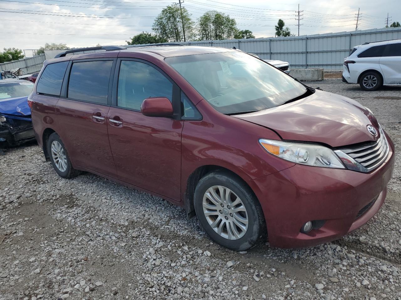 2017 Toyota Sienna Xle - Фото 4