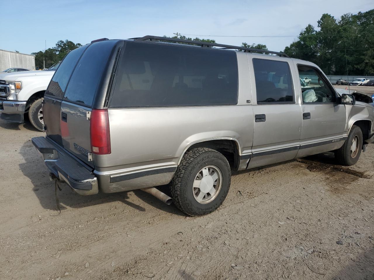 1999 Chevrolet Suburban C1500 - Фото 3
