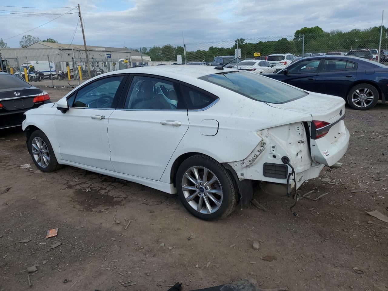2017 Ford Fusion Se - Фото 2