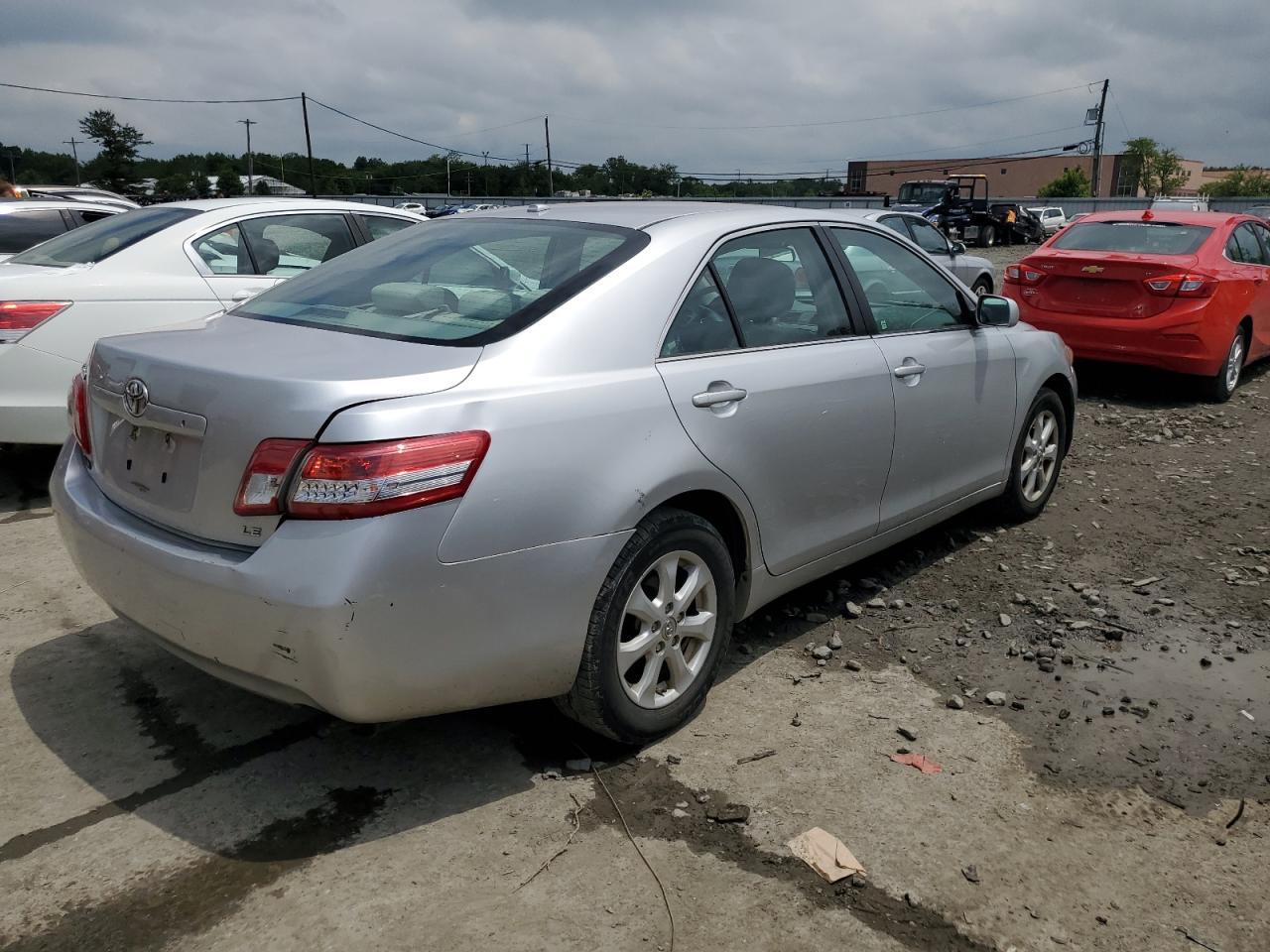 2011 Toyota Camry Base - Фото 3