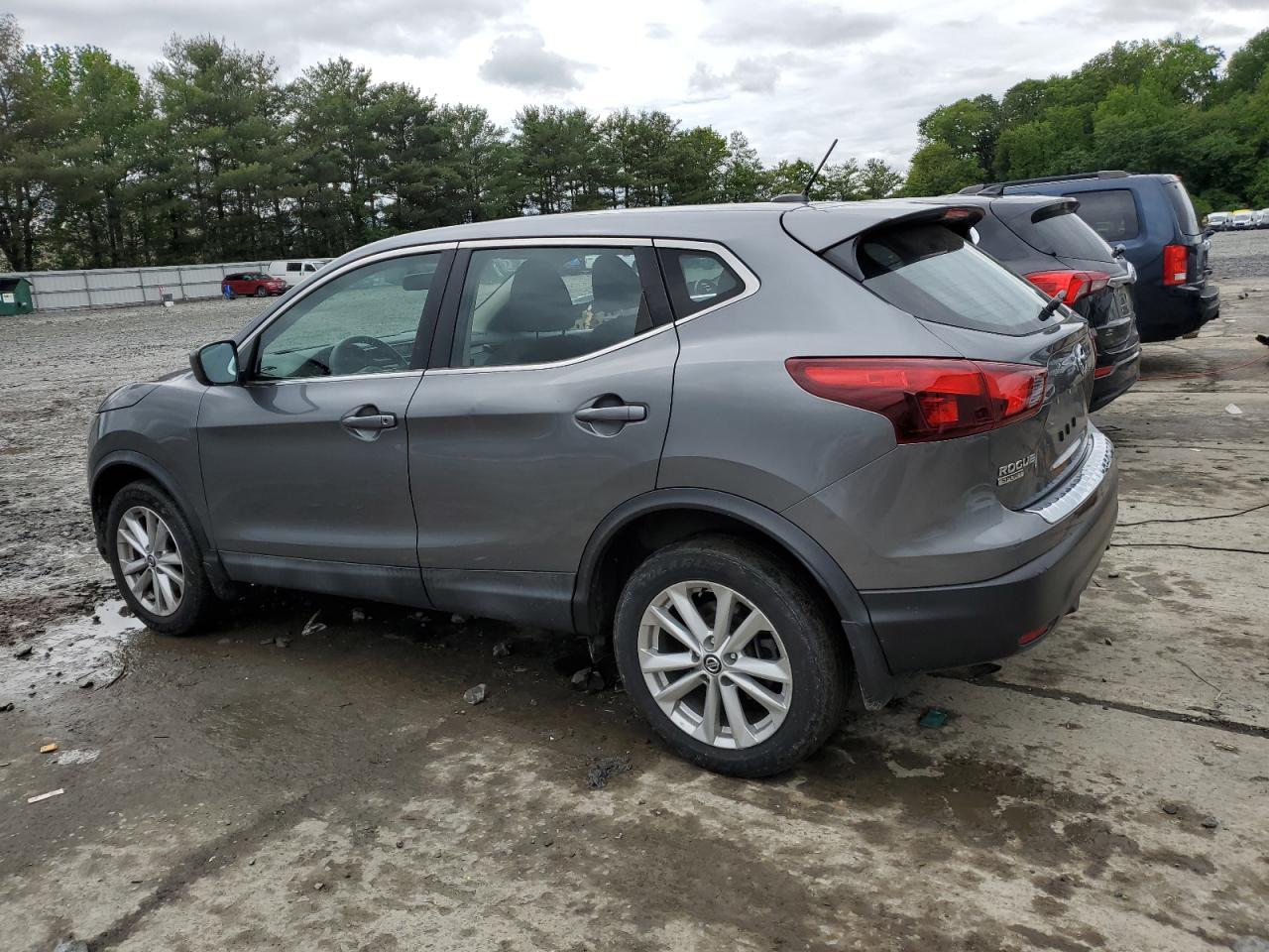 2022 Nissan Rogue Sport S - Фото 2