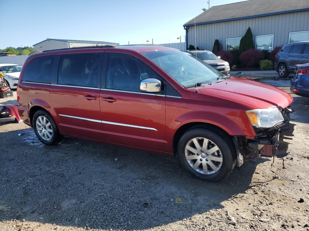 2011 Chrysler Town & Country Touring L - Фото 4