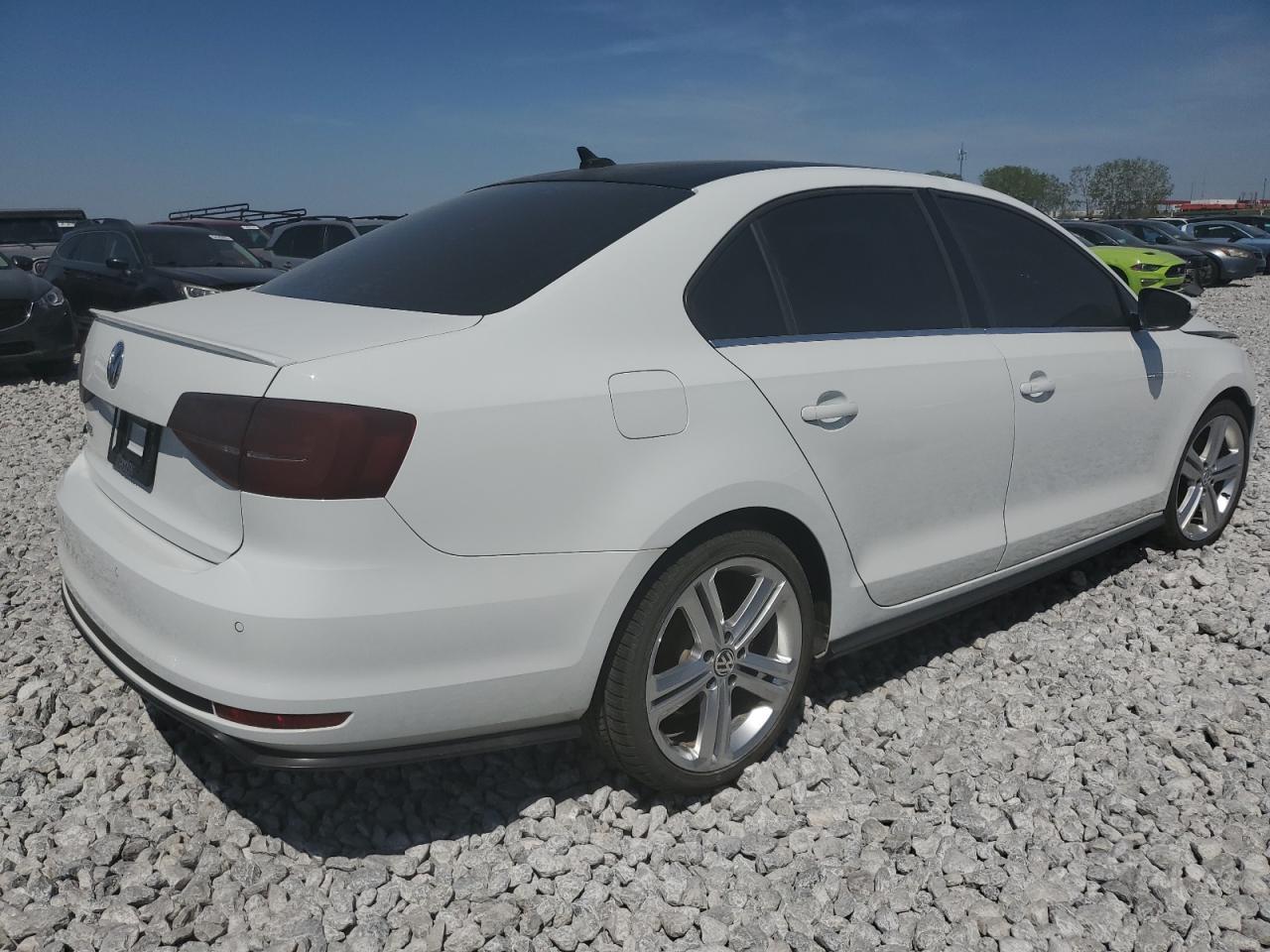 2017 Volkswagen Jetta Gli - Image 3